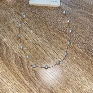 Pearl necklace with silver thread